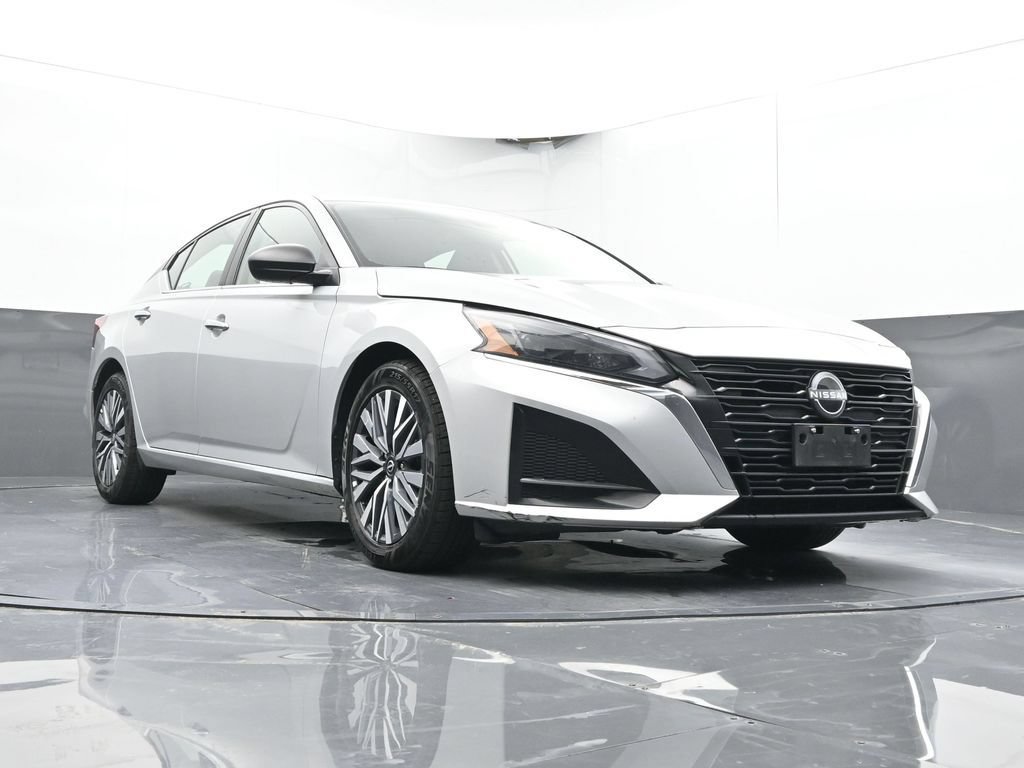Used 2024 Nissan Altima 2.5 SV FWD image 35
