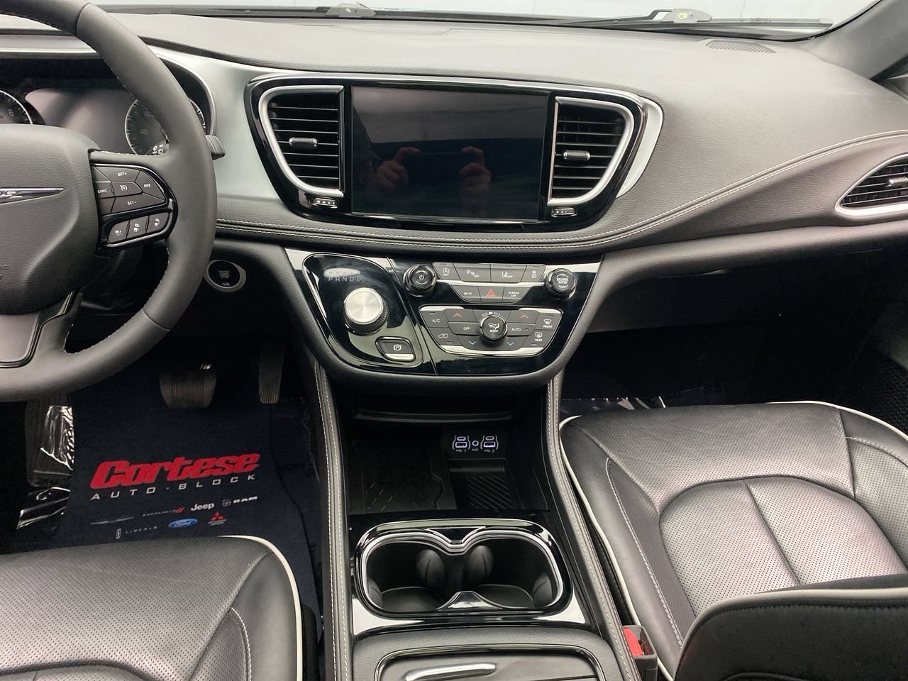 Used 2025 Chrysler Pacifica Limited FWD image 20