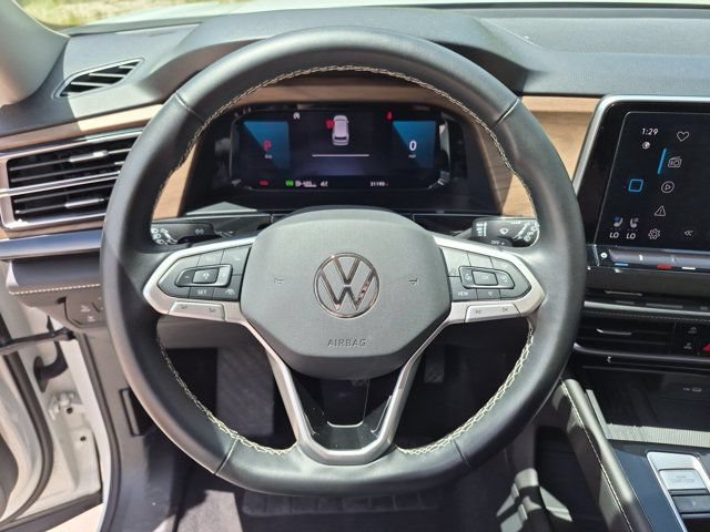 Used 2025 Volkswagen Atlas SE FWD image 22