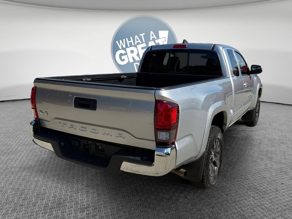 Used 2022 Toyota Tacoma SR5 w/ SR5 Appearance Package (SM) AWD/4WD image 3