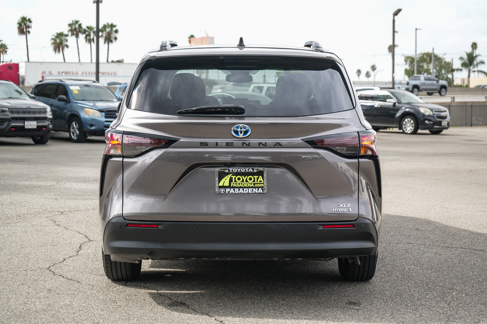 Used 2024 Toyota Sienna XLE FWD image 7