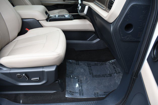 Used 2022 Ford Expedition Limited AWD/4WD image 26