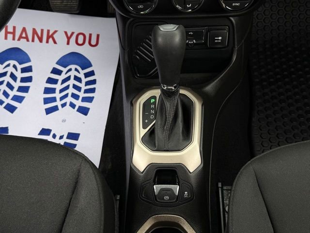 Used 2017 Jeep Renegade Latitude w/ Popular Equipment Group image 30