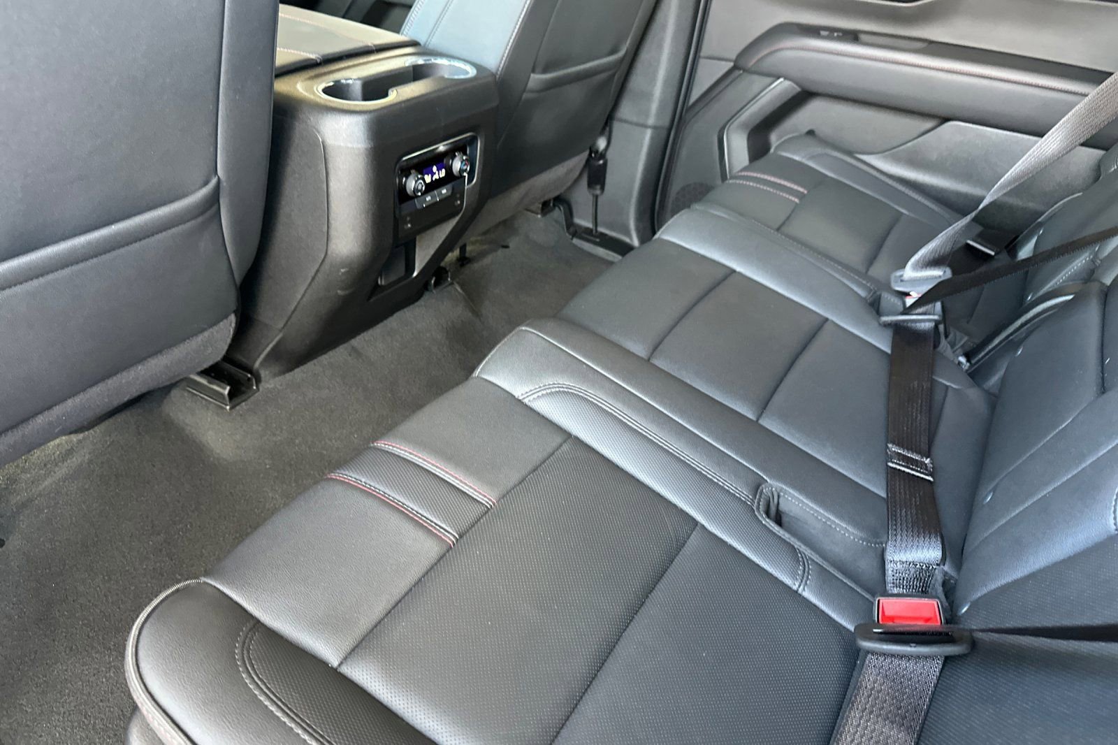 Certified 2025 Chevrolet Suburban RST image 13