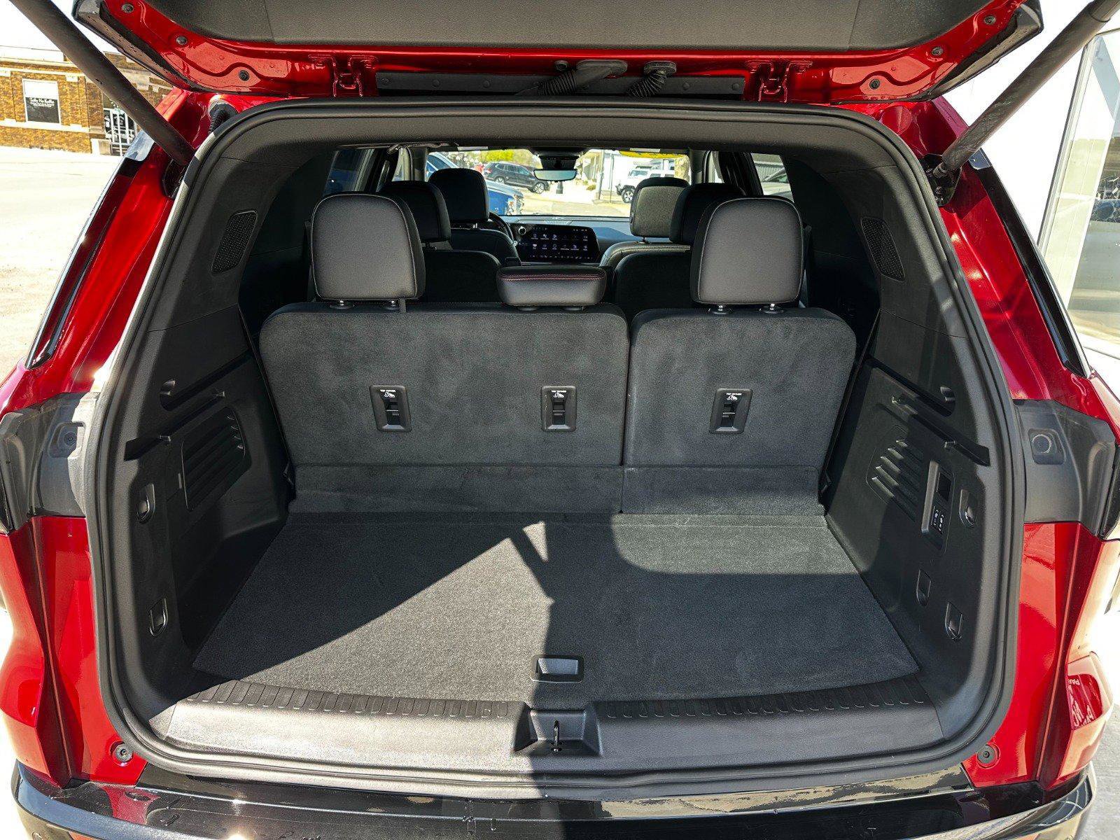 Used 2024 Chevrolet Traverse RS w/ LPO, Floor Liner Package image 24