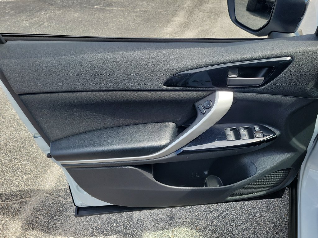 Used 2022 Mitsubishi Eclipse Cross LE FWD image 12