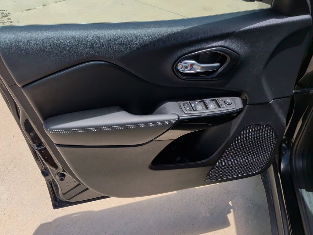 Used 2023 Jeep Cherokee Altitude Lux AWD/4WD image 10