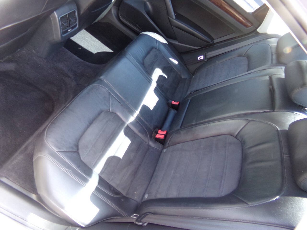 Used 2013 Volkswagen Passat TDI SEL Premium FWD image 14