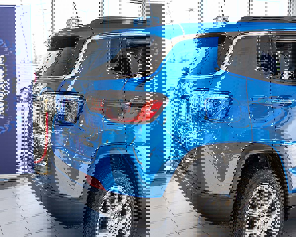 Used 2022 Jeep Compass Latitude image 16