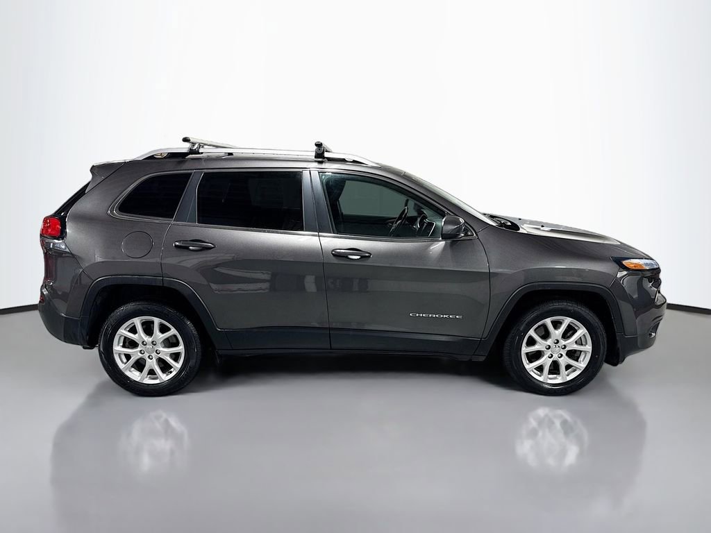 Used 2018 Jeep Cherokee Latitude Plus w/ Cold Weather Group image 5
