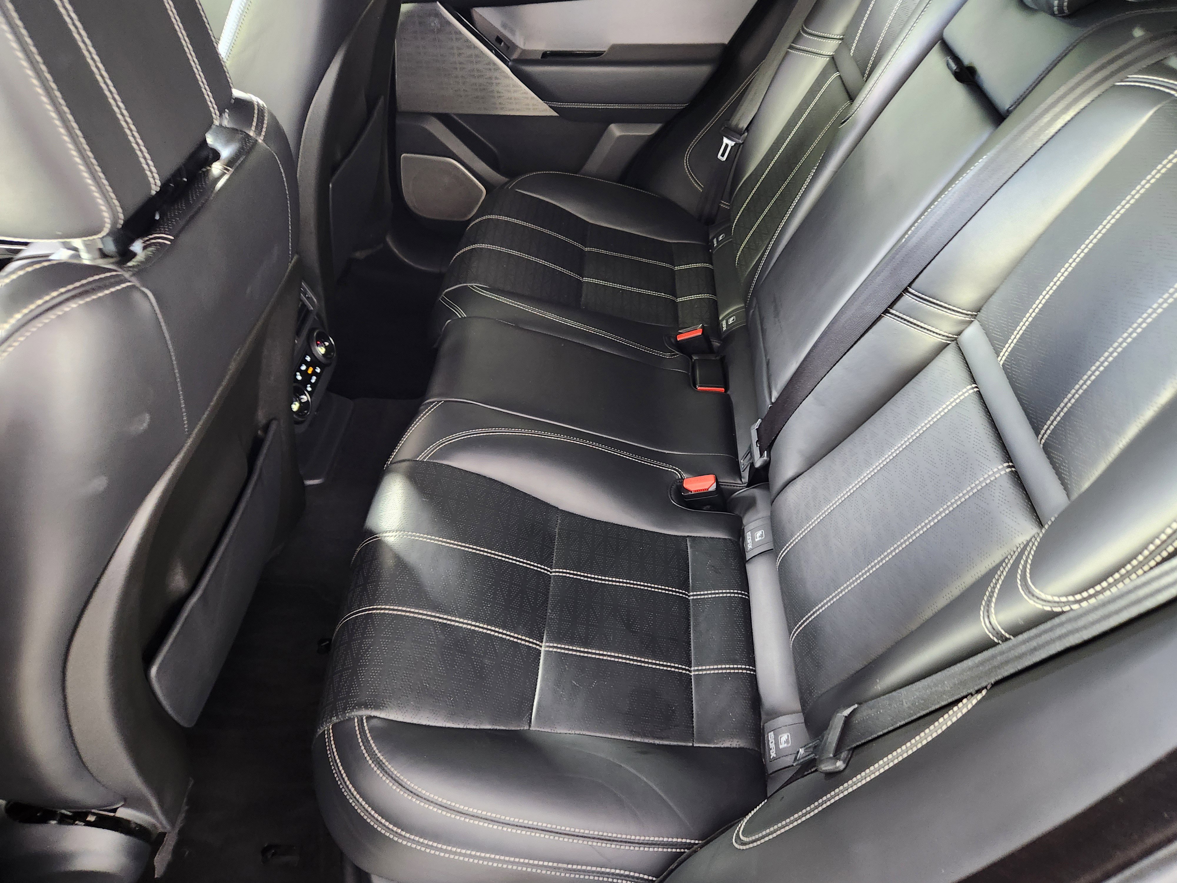 Used 2018 Land Rover Range Rover Velar R-Dynamic HSE image 14