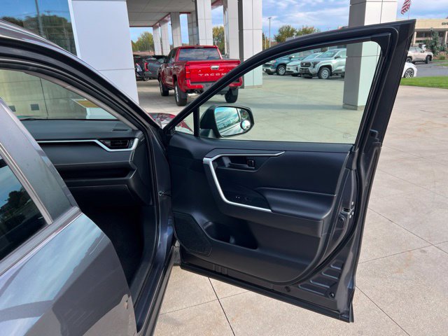 Used 2019 Toyota RAV4 LE w/ All Weather Liner Package AWD/4WD image 35