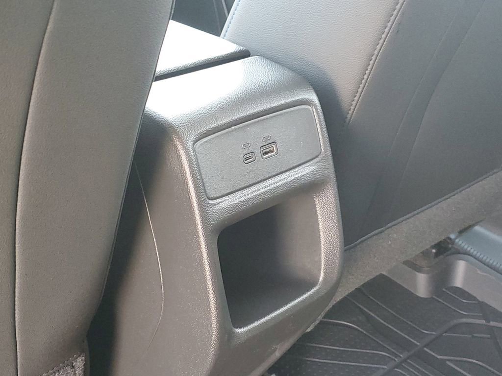 Used 2025 Chevrolet Trax LT w/ LT Convenience Package image 32