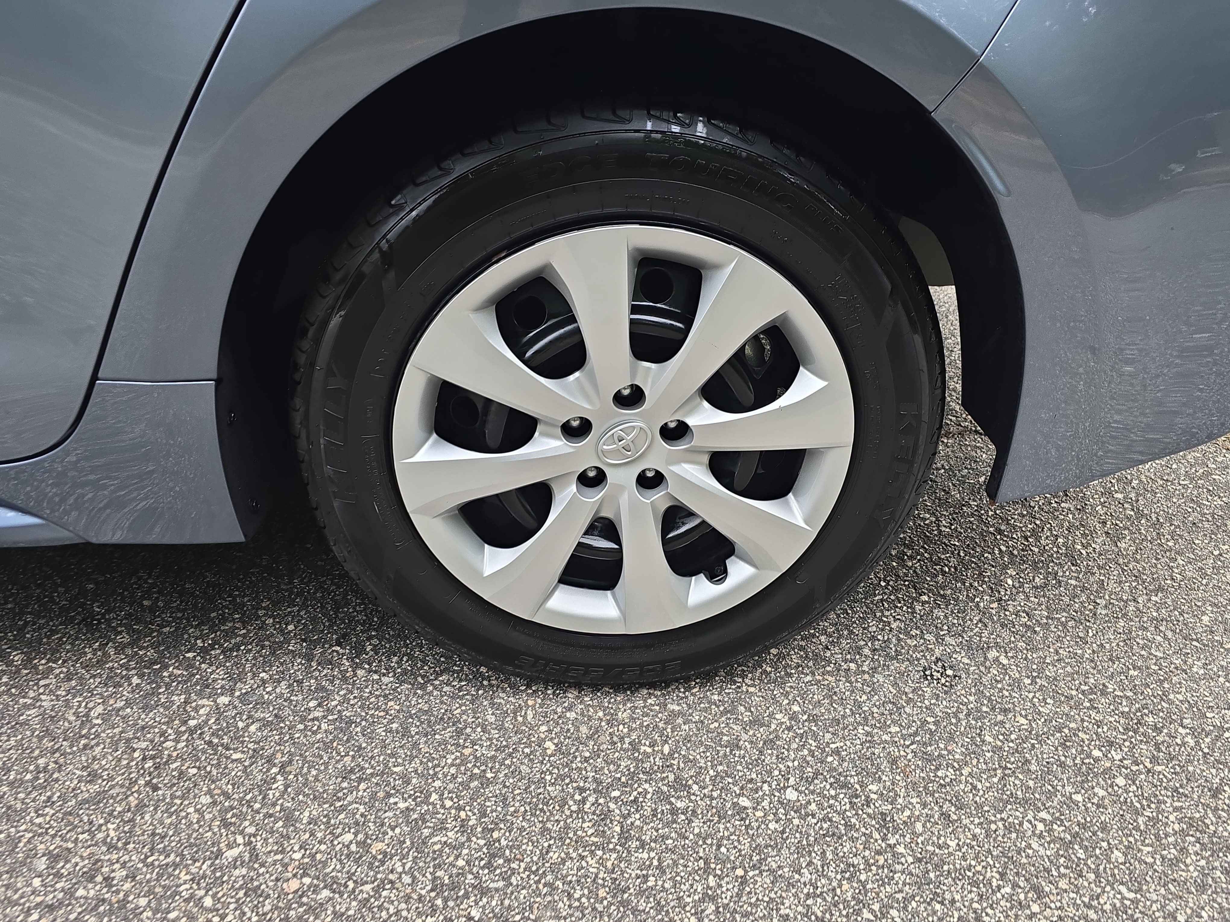 Used 2025 Toyota Corolla LE FWD image 30
