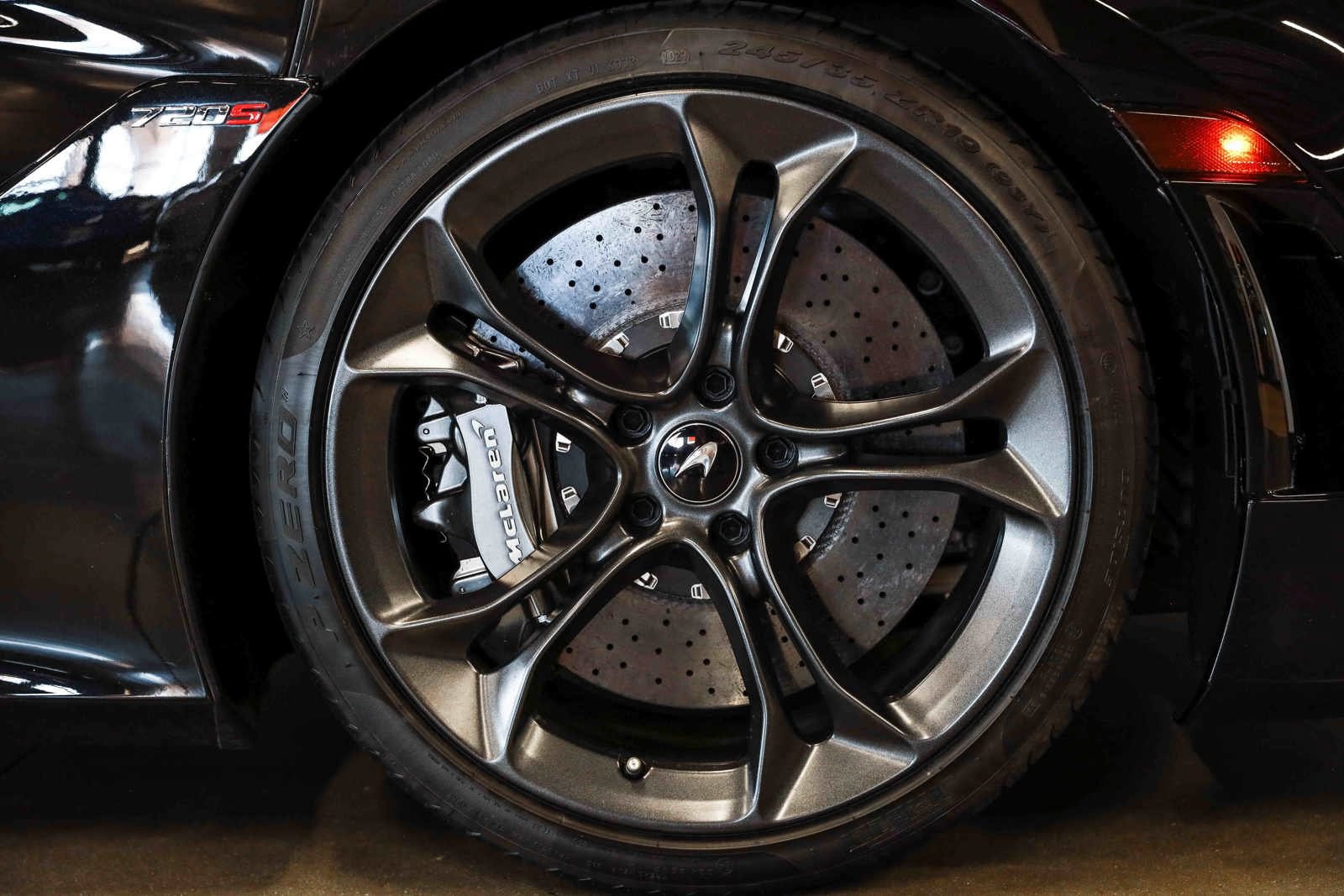 Used 2019 McLaren 720S RWD image 19