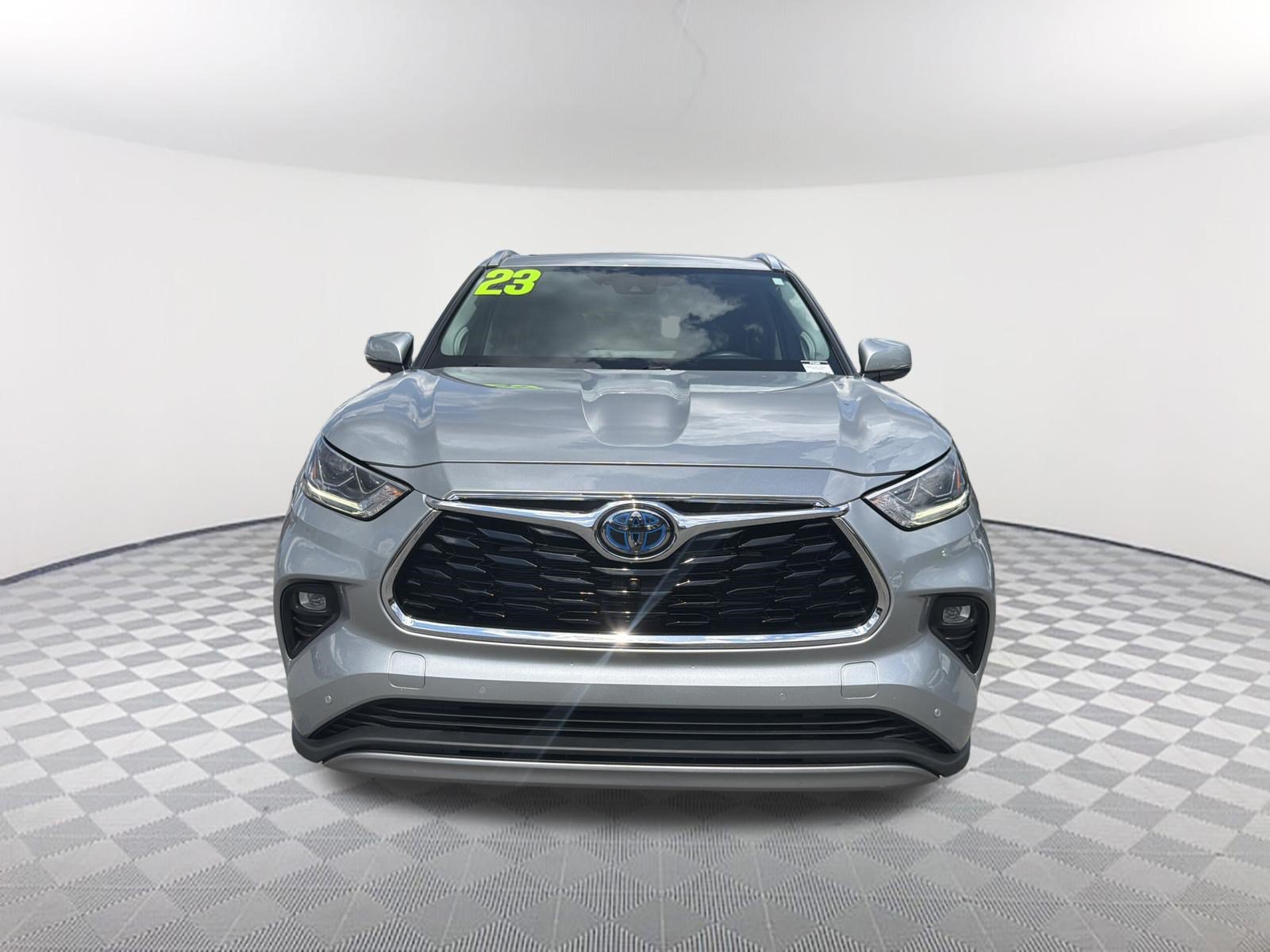 Used 2023 Toyota Highlander Platinum AWD/4WD image 2
