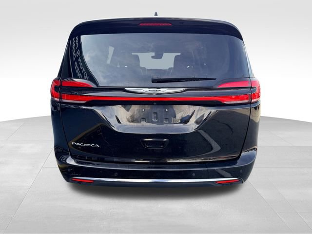 Used 2024 Chrysler Pacifica Touring-L image 6