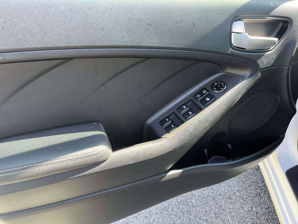 Used 2017 Kia Forte LX image 12