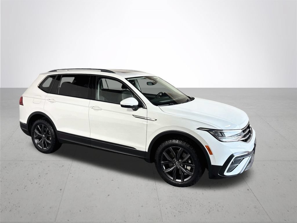 Certified 2022 Volkswagen Tiguan SE w/ Panoramic Sunroof Package AWD/4WD image 5