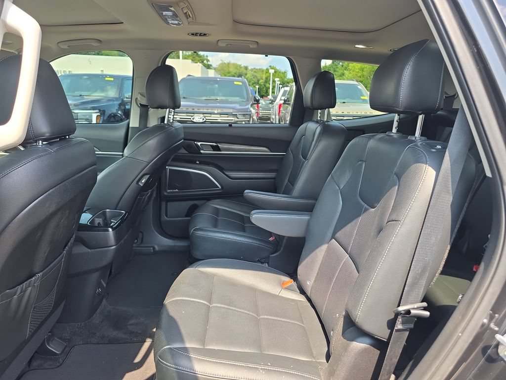 Used 2020 Kia Telluride SX w/ Towing Package FWD image 16