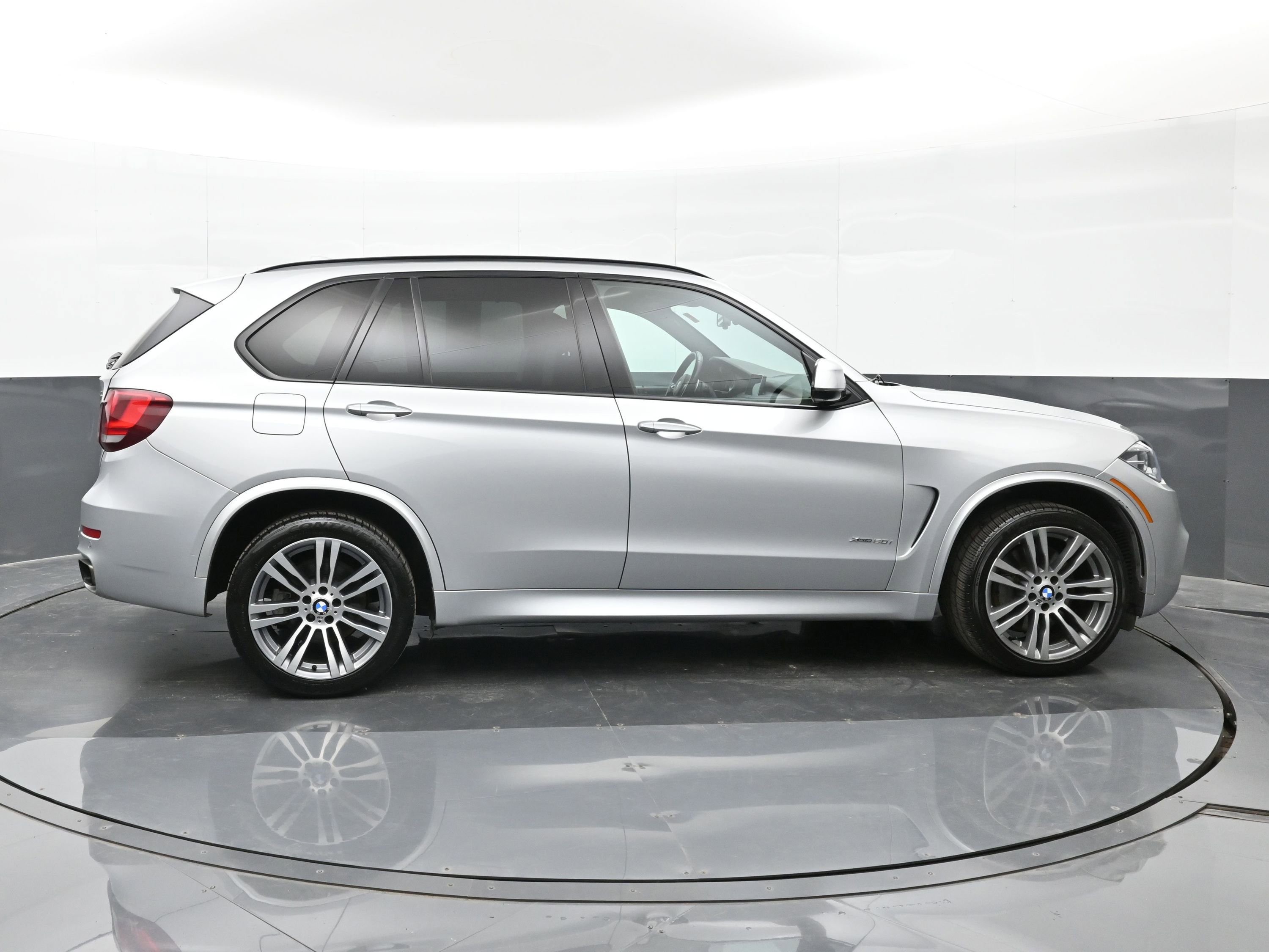 Used 2017 BMW X5 xDrive50i image 9