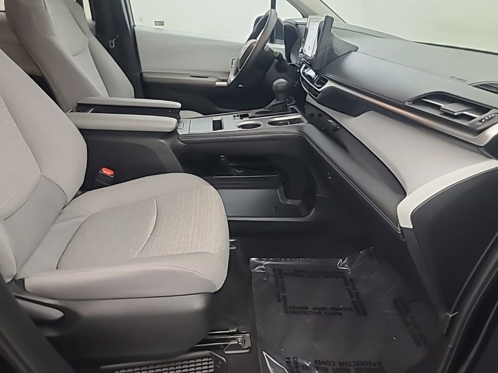 Used 2026 Toyota Sienna LE FWD image 13