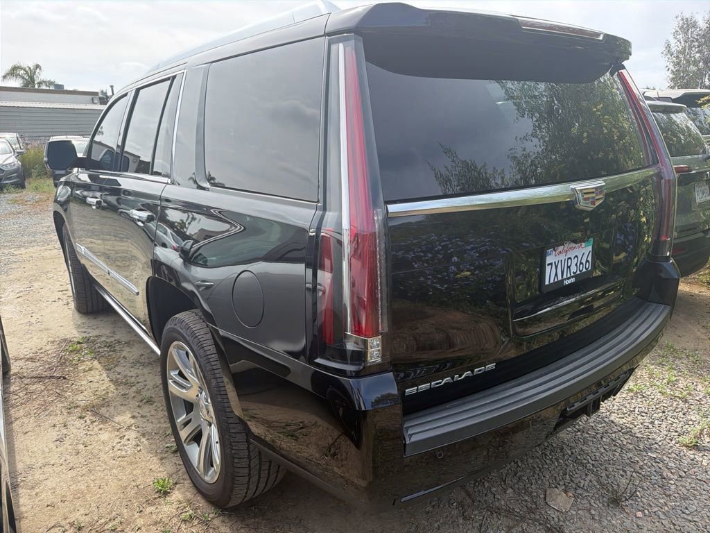 Used 2017 Cadillac Escalade Premium Luxury image 4