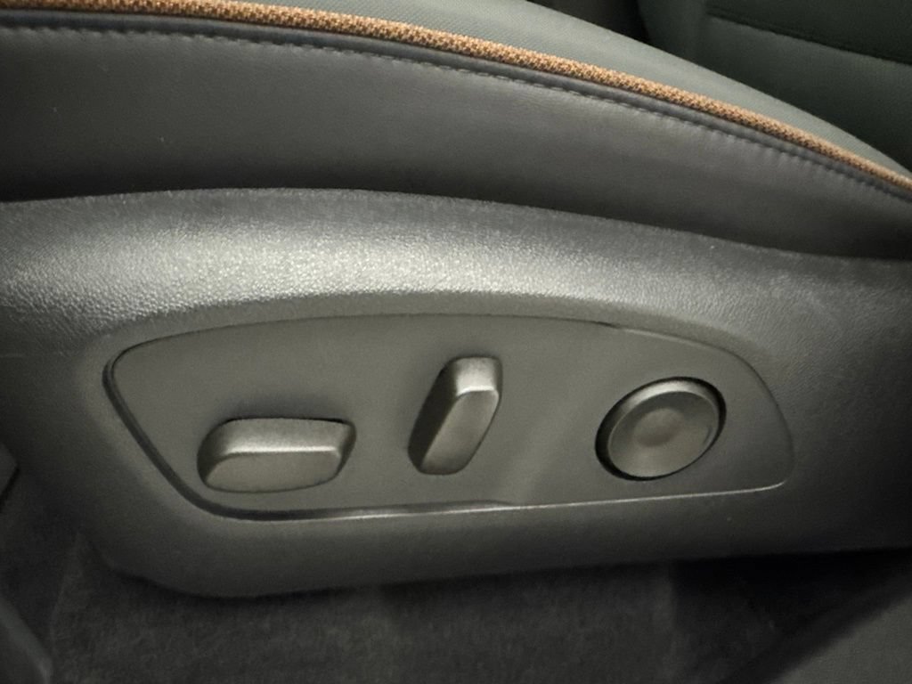 Used 2025 GMC Acadia AT4 w/ LPO, Floor Liner Package AWD/4WD image 22