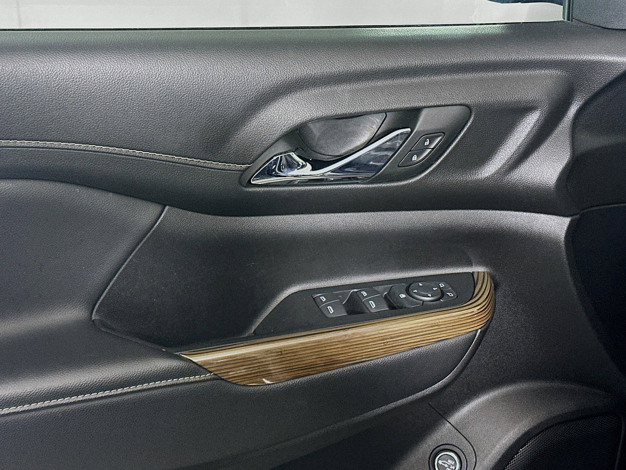 Used 2023 GMC Acadia SLE w/ Driver Convenience Package image 15