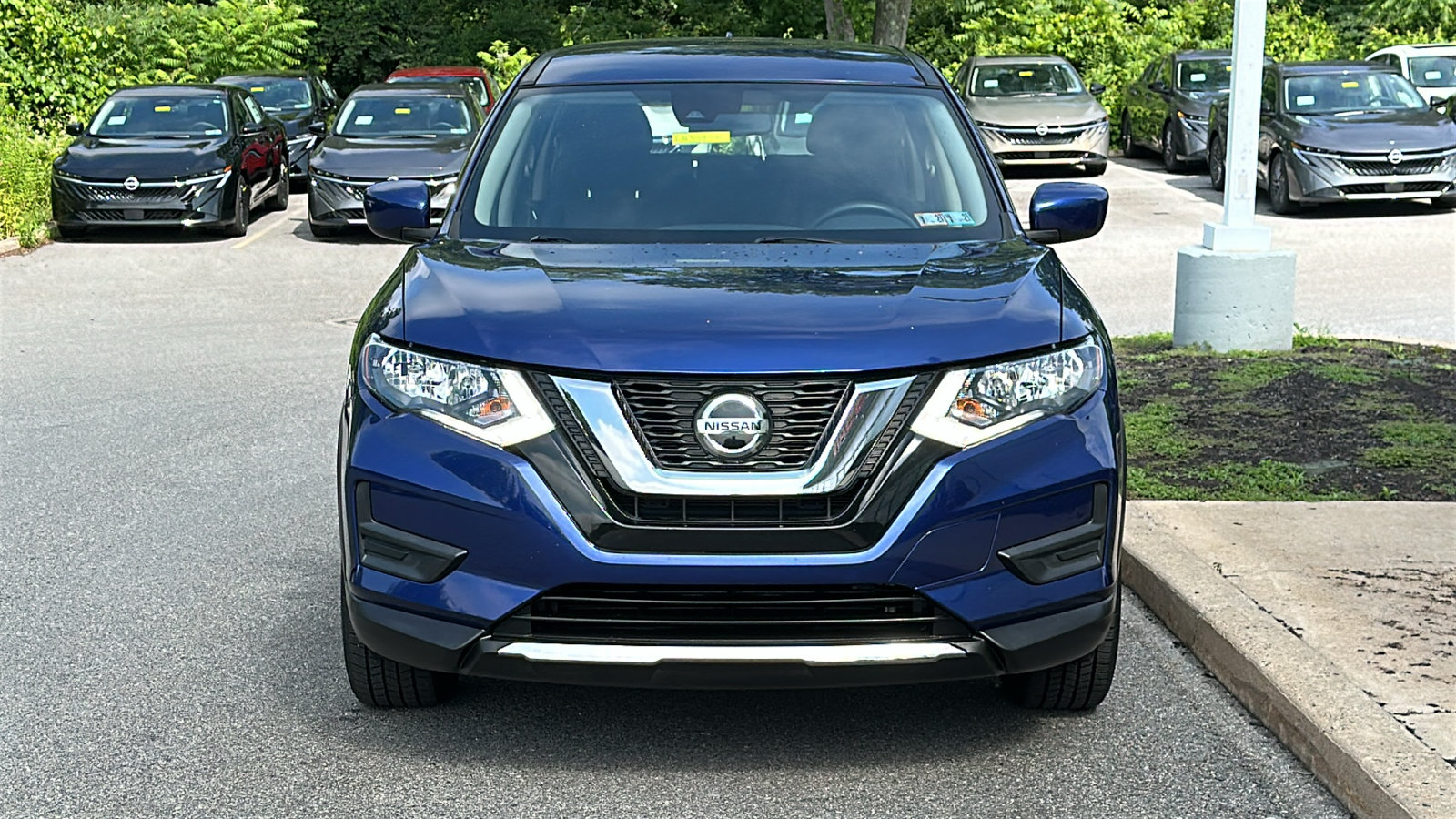 Used 2019 Nissan Rogue S AWD/4WD image 3