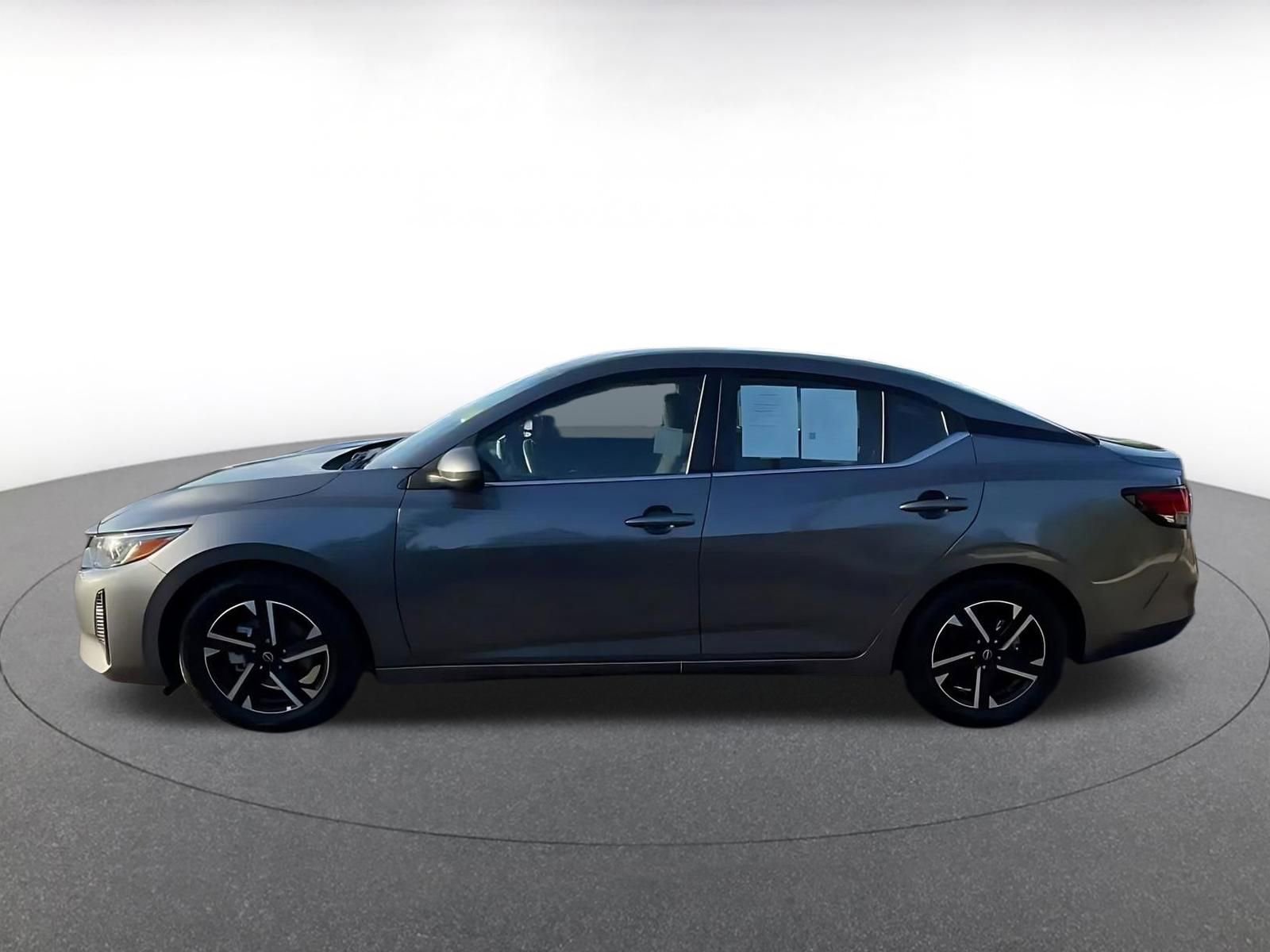 Used 2025 Nissan Sentra SV FWD image 9