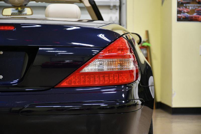 Used 2008 Mercedes-Benz SL 550 w/ P1 Pkg image 21