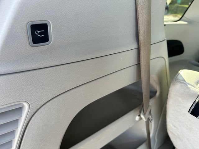 Used 2018 Chrysler Pacifica Touring-L Plus image 16