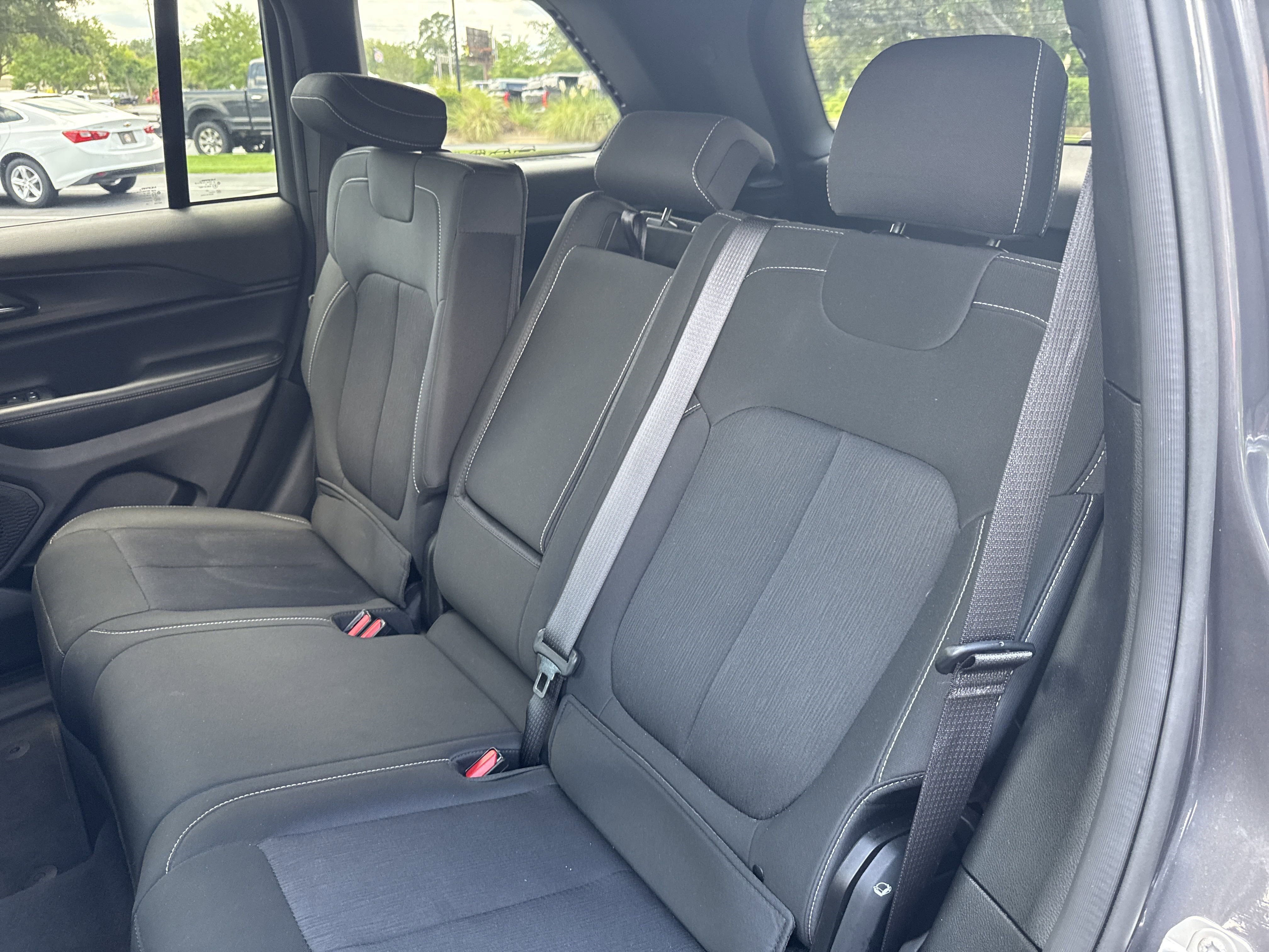 Used 2024 Jeep Grand Cherokee Laredo image 24