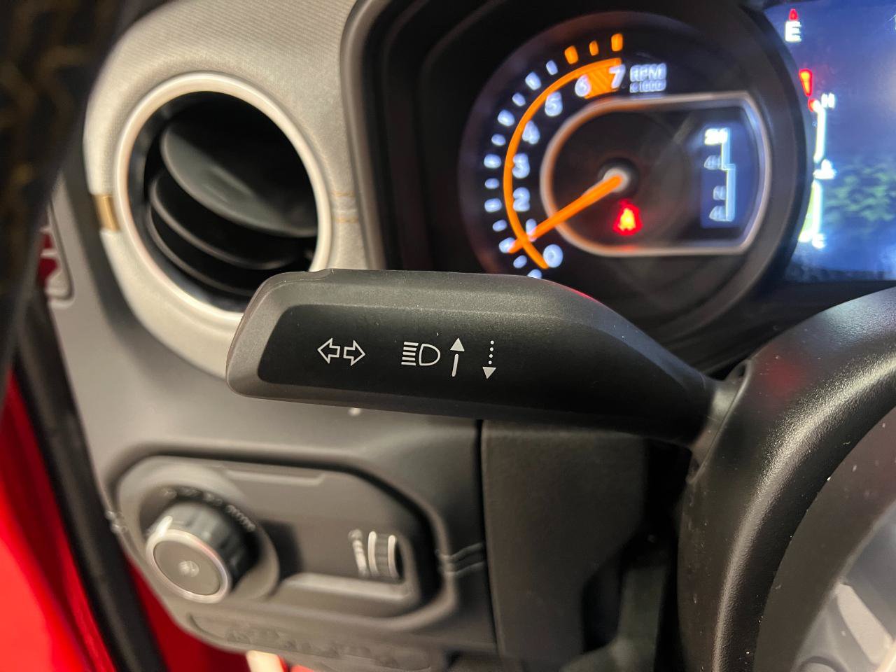 Used 2025 Jeep Wrangler Unlimited Sahara AWD/4WD image 37