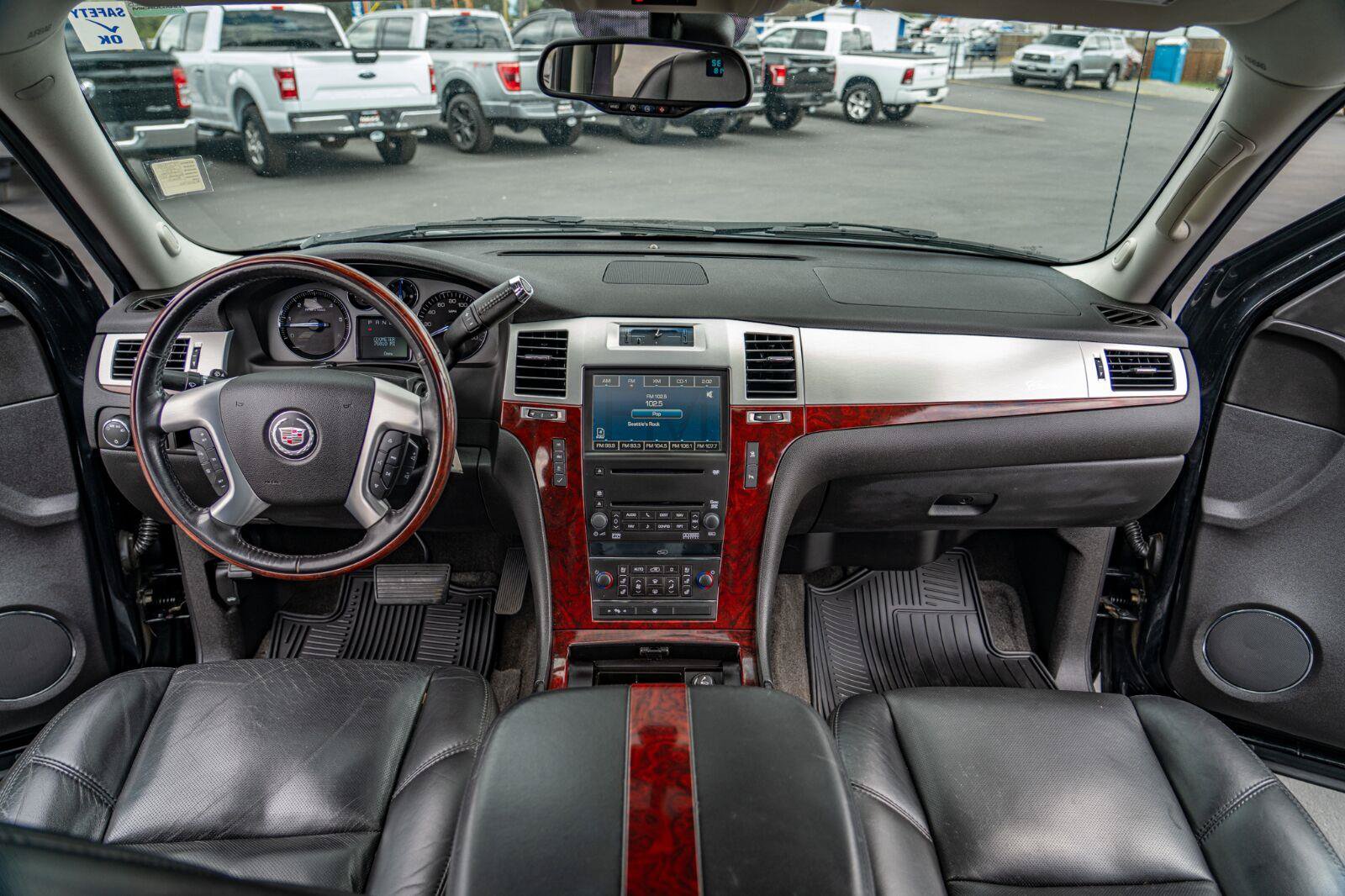 Used 2007 Cadillac Escalade EXT w/ Information Package AWD/4WD image 26
