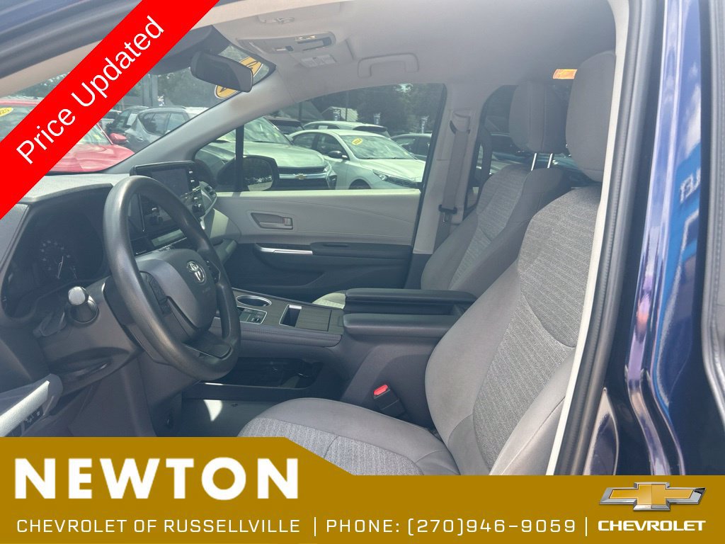 Used 2022 Toyota Sienna LE FWD image 4