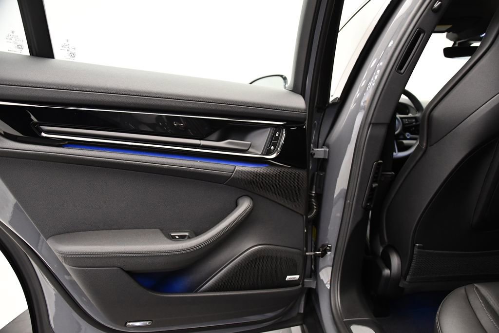 Used 2025 Porsche Panamera image 41