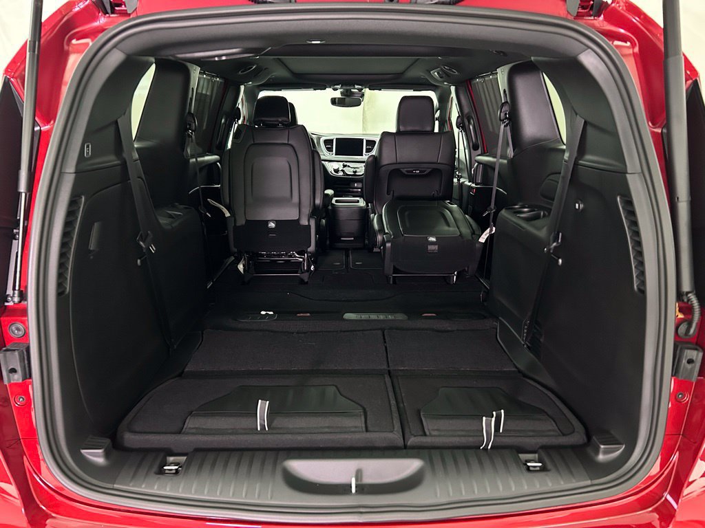 New 2026 Chrysler Pacifica Select AWD/4WD image 14