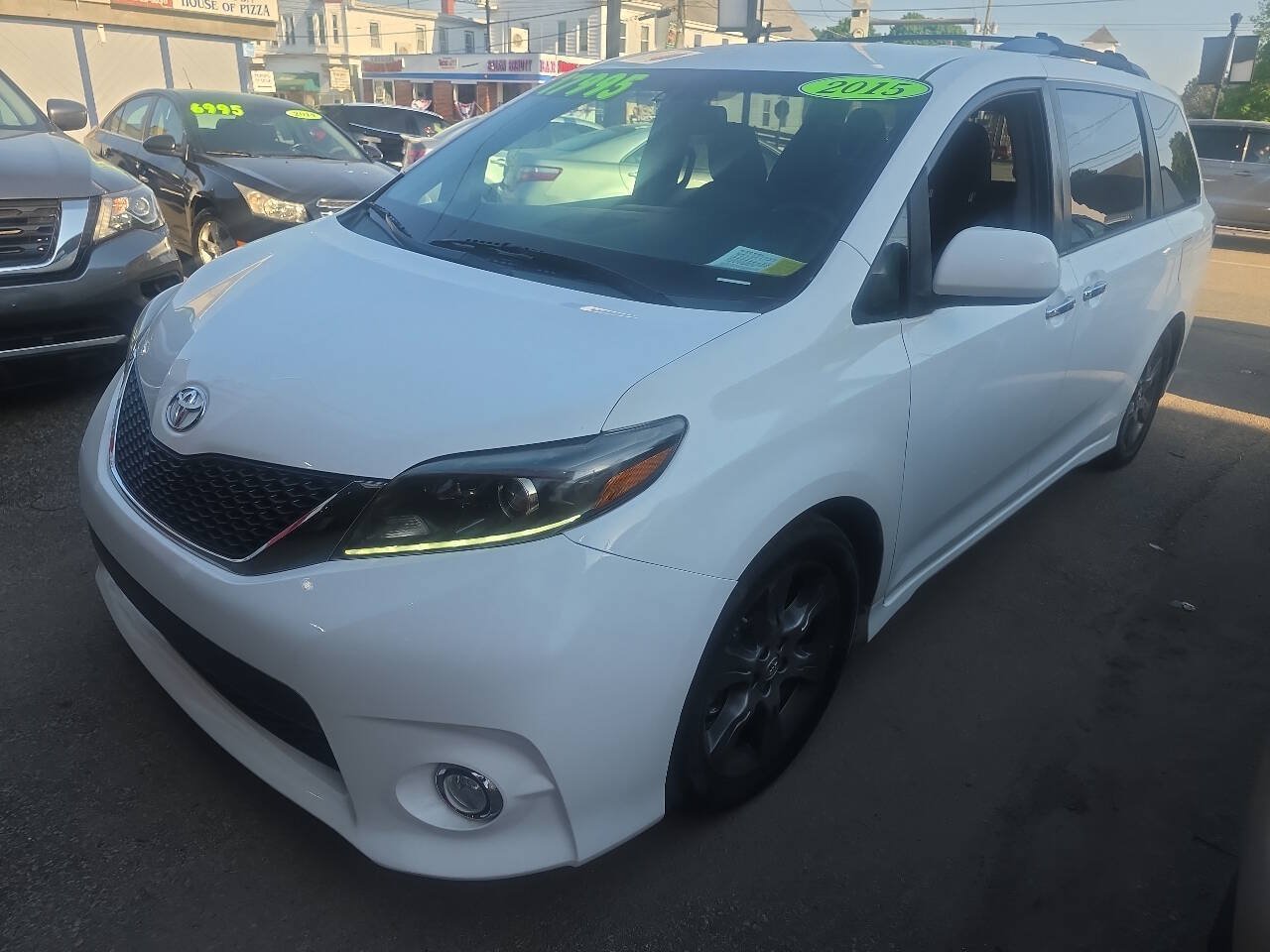 Used 2015 Toyota Sienna SE FWD image 4