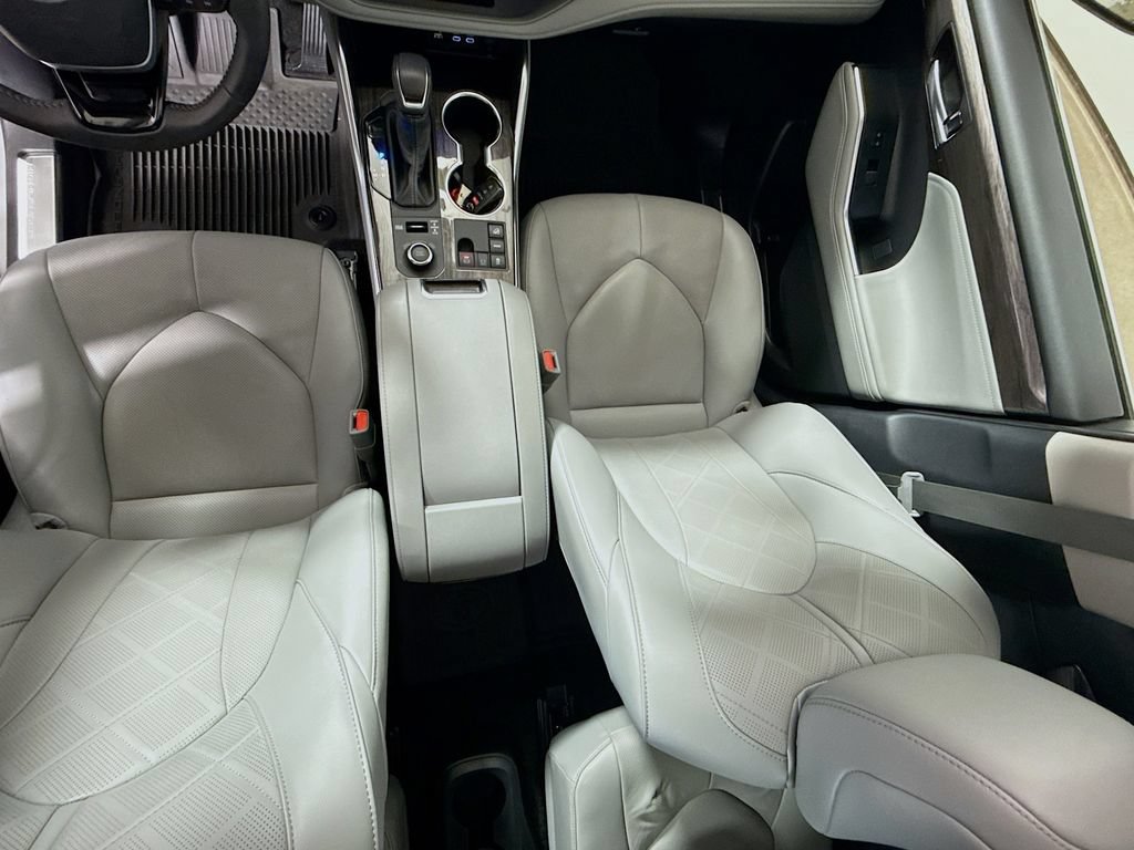 Certified 2025 Toyota Highlander Platinum AWD/4WD image 22