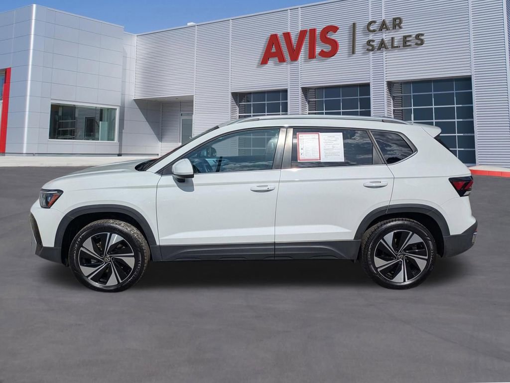 Used 2025 Volkswagen Taos SE AWD/4WD image 10