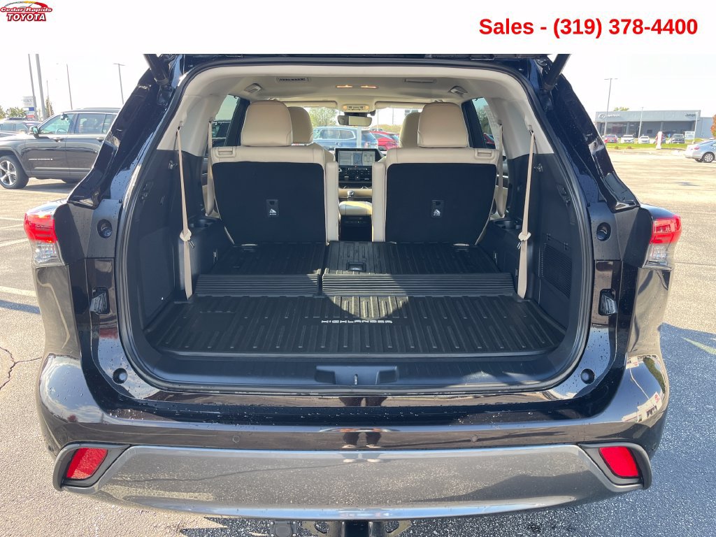 Certified 2021 Toyota Highlander Limited AWD/4WD image 6