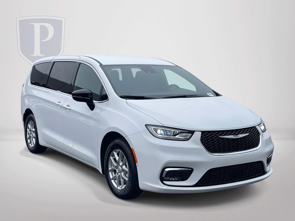 New 2026 Chrysler Pacifica Select image 2