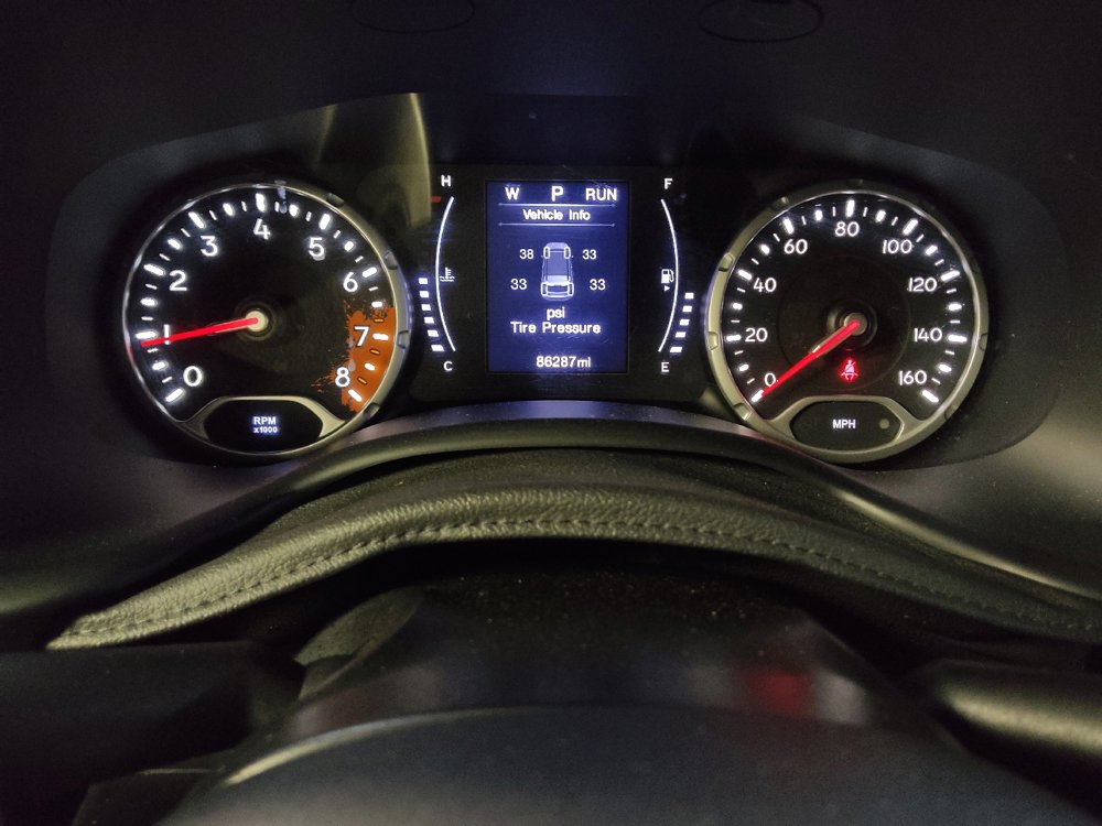 Used 2017 Jeep Renegade Latitude FWD image 23