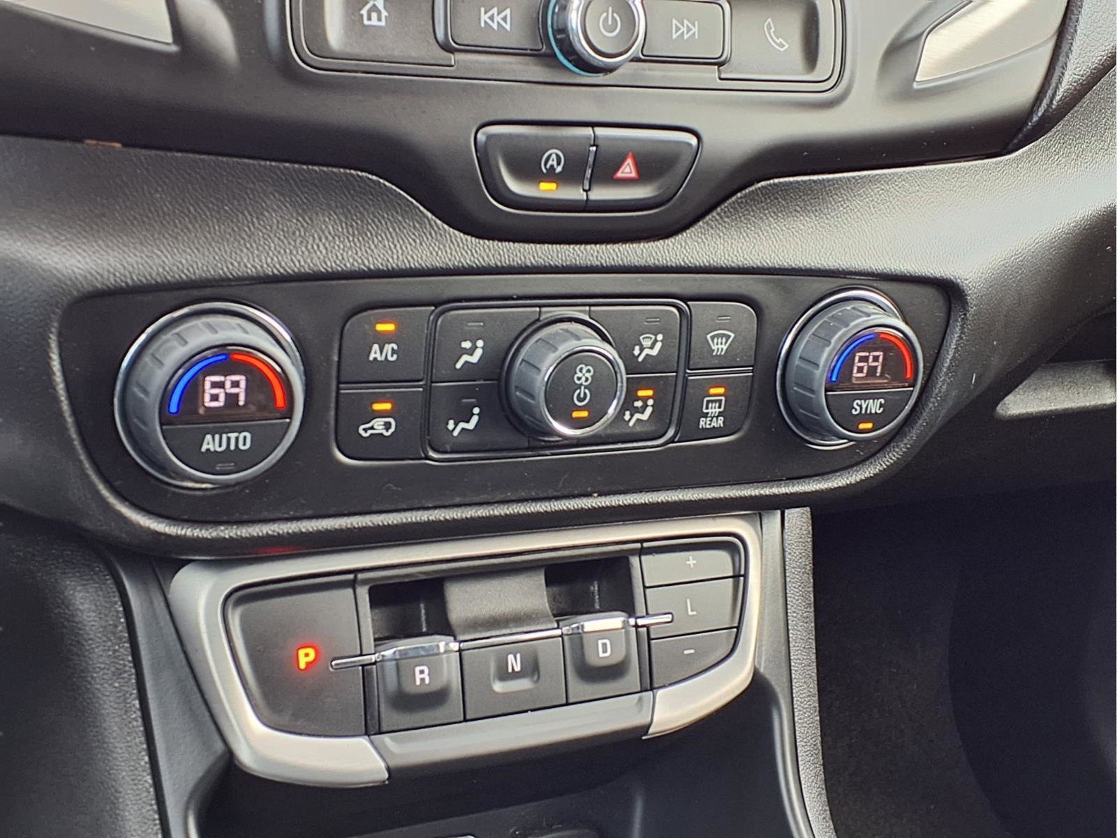 Used 2022 GMC Terrain SLE w/ Driver Convenience Package image 9