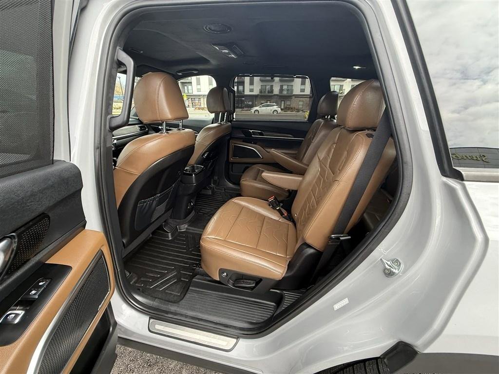 Used 2022 Kia Telluride SX w/ SX Prestige Package image 28