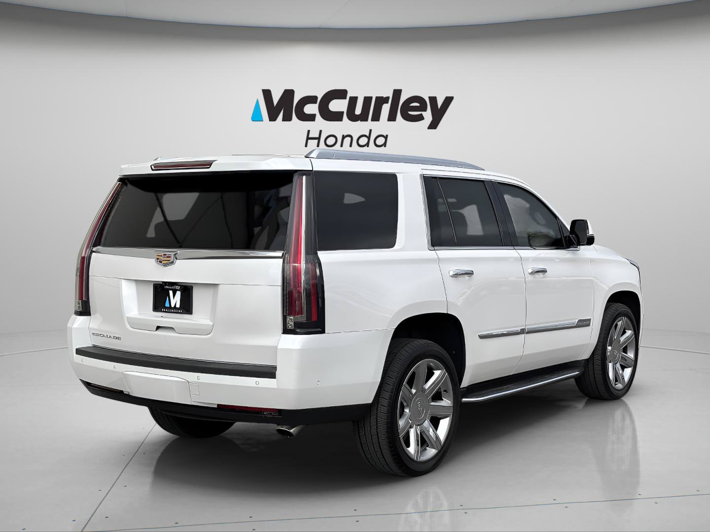Used 2020 Cadillac Escalade Luxury AWD/4WD image 2