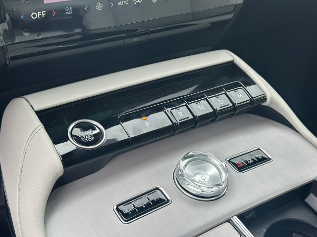 New 2026 Lincoln Navigator Premiere AWD/4WD image 29