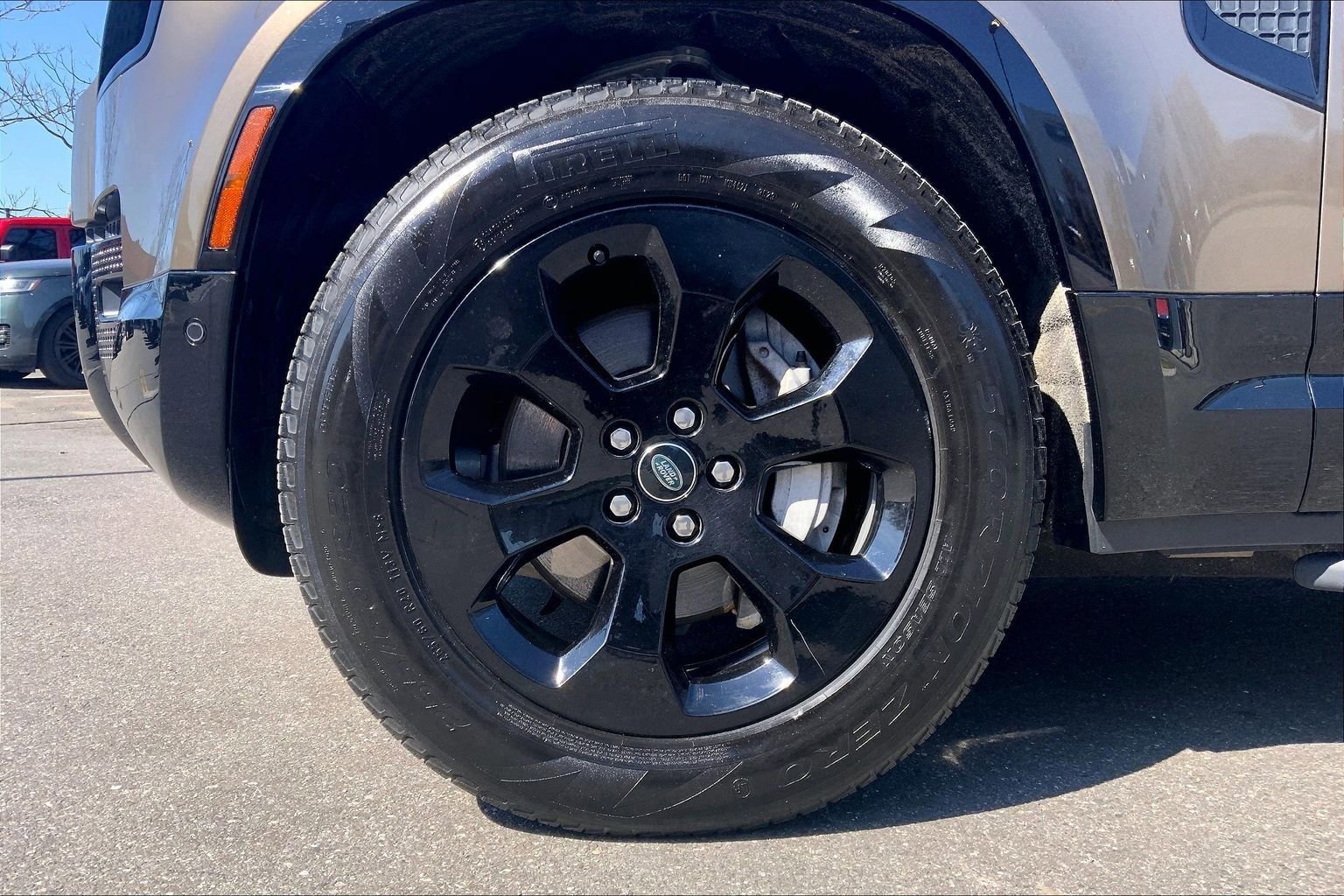 Used 2024 Land Rover Defender 110 X-Dynamic SE image 10